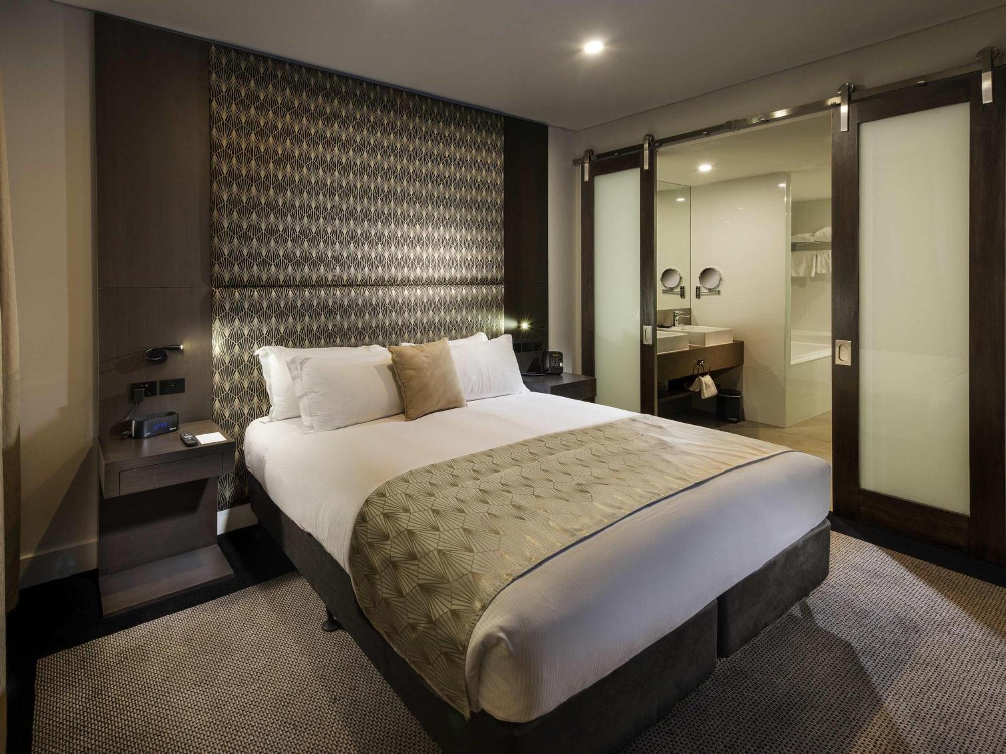 Junior King Suite Lounge Access